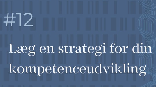 Tekst på blå baggrund "Læg en strategi for din kompetenceudvikling"